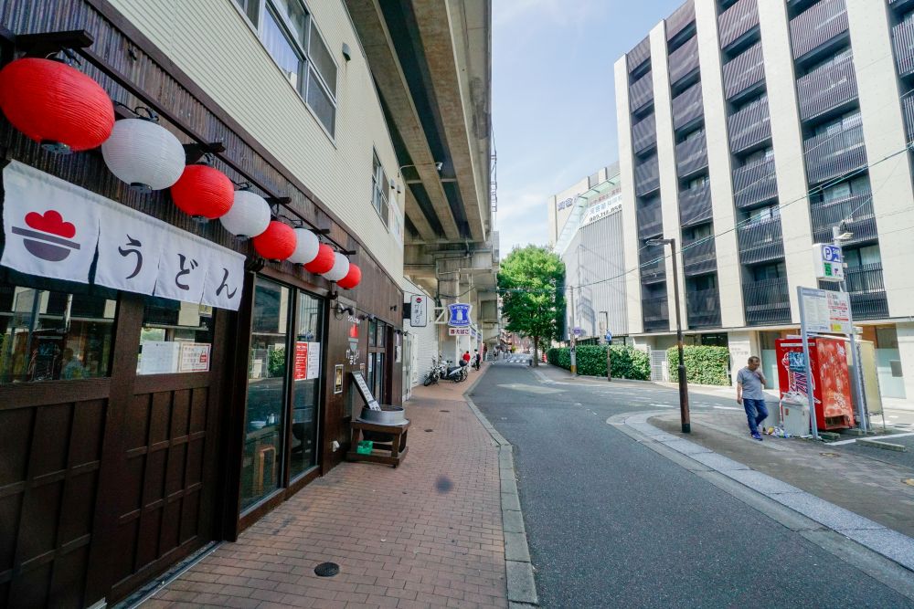 薬院北口を出て直進していくと左側にうどん屋さんが見えてくる